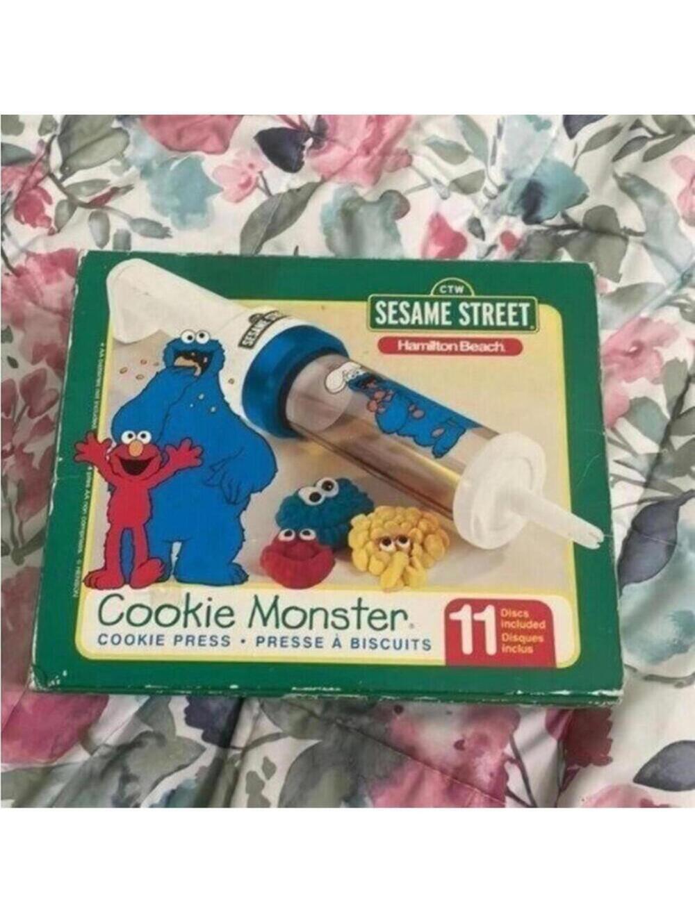 Sesame Street Cookie Monster cookie press with 11 discs cookie maker baking